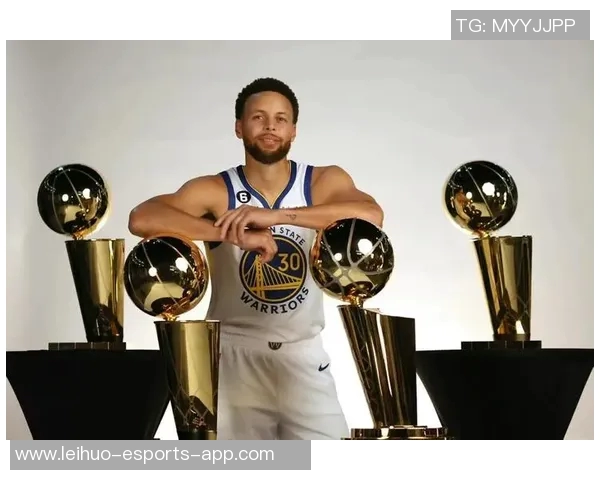 世界足球巨星童年时期的珍贵照片曝光，回顾他们从青涩少年到世界冠军的成长之路