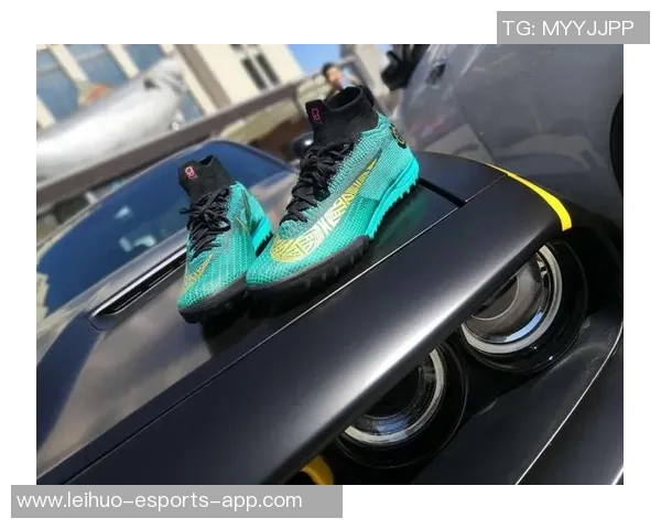 足球明星亲赠限量版运动鞋 给粉丝送上专属惊喜礼物 足球明星亲赠限量版运动鞋 给粉丝送上专属惊喜礼物